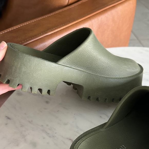 Jeffrey Campbell Olive Platform Lug Clogs - Picture 5 of 6